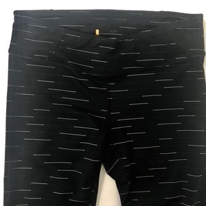 Lucy black capris -small